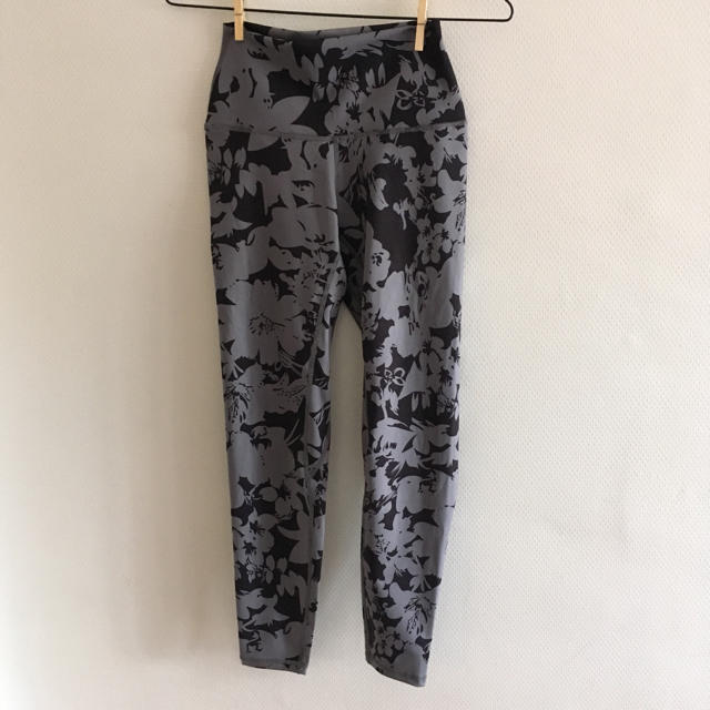 lululemon(ルルレモン)の*outlet* size4 pants lululemon  スポーツ/アウトドアのトレーニング/エクササイズ(ヨガ)の商品写真