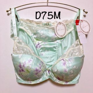 トリンプ(Triumph)のトリンプ Dress Fluffy fleur ブラ＆ショーツ(ブラ&ショーツセット)