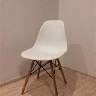 イームズ(EAMES)の大人気☆イームズ シェルチェア ホワイト(ダイニングチェア)