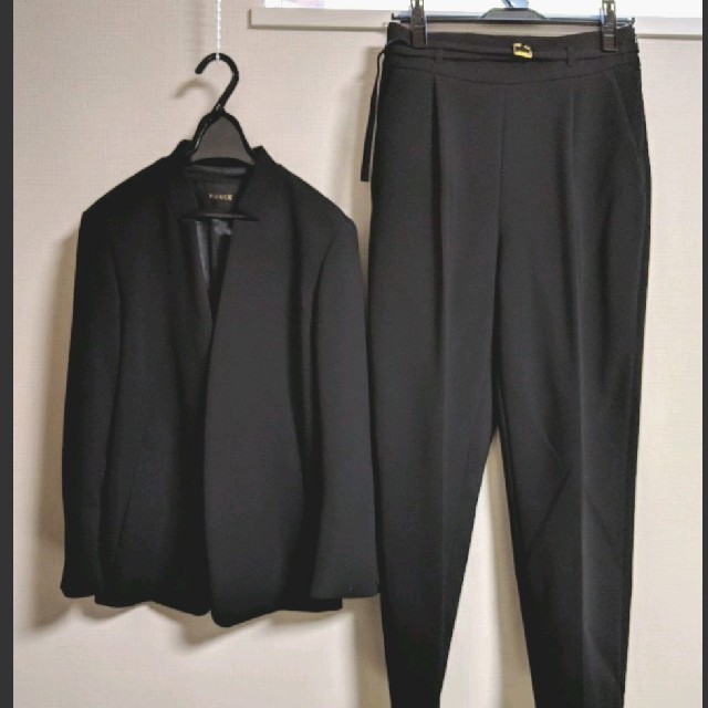 Rouge vif(ルージュヴィフ)の個性派　FONCE　ノーカラージャケット　パンツスーツ レディースのフォーマル/ドレス(スーツ)の商品写真