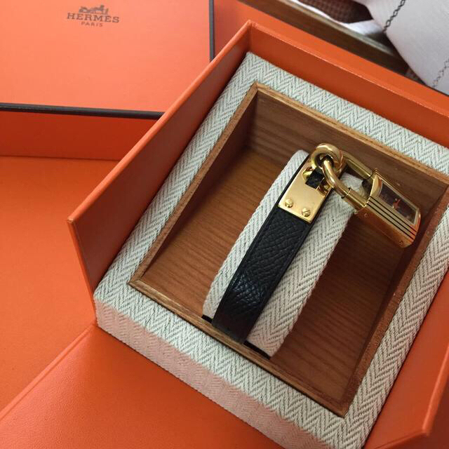 超安い品質 Hermes - エルメスケリーウォッチ 黒×ゴールド時計 腕時計