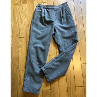 プラステ(PLST)のプラステ ＰＬAＳＴ ウールタックパンツ グレー クロップド(クロップドパンツ)