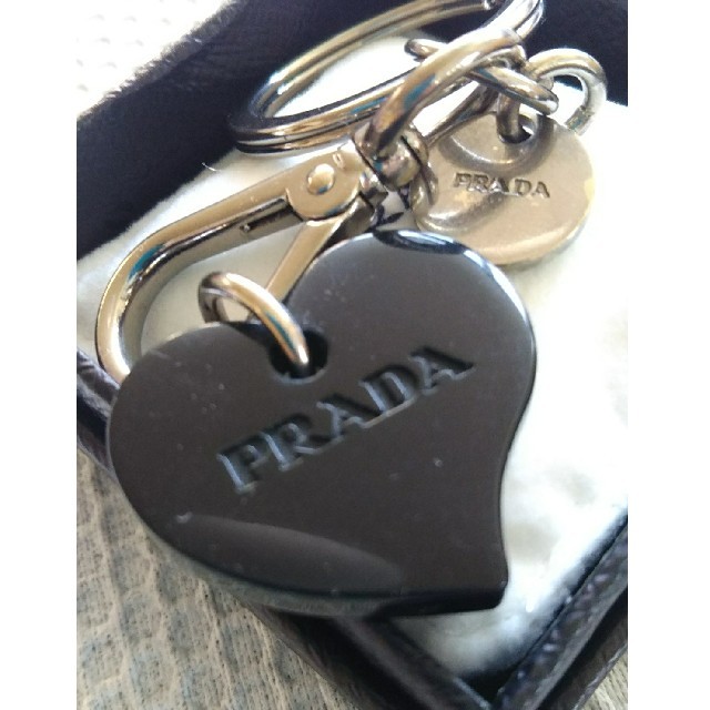 PRADA(プラダ)の【ここ様専用】プラダキーホルダー レディースのファッション小物(キーホルダー)の商品写真