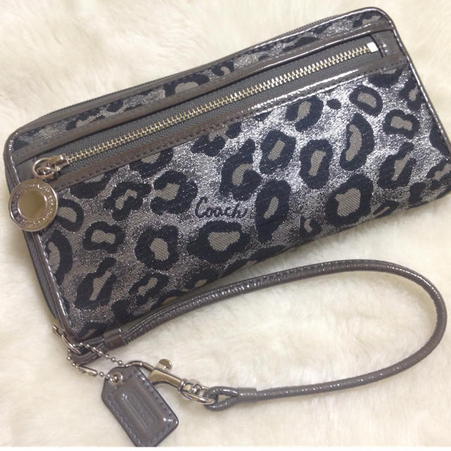 COACH(コーチ)のCOACH★レオパード柄長財布 レディースのファッション小物(財布)の商品写真