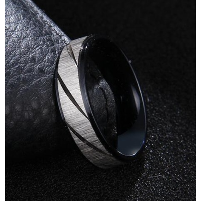 【ともたん様専用】　シルバーカラーのフロストトリング (ブラック) メンズのアクセサリー(リング(指輪))の商品写真