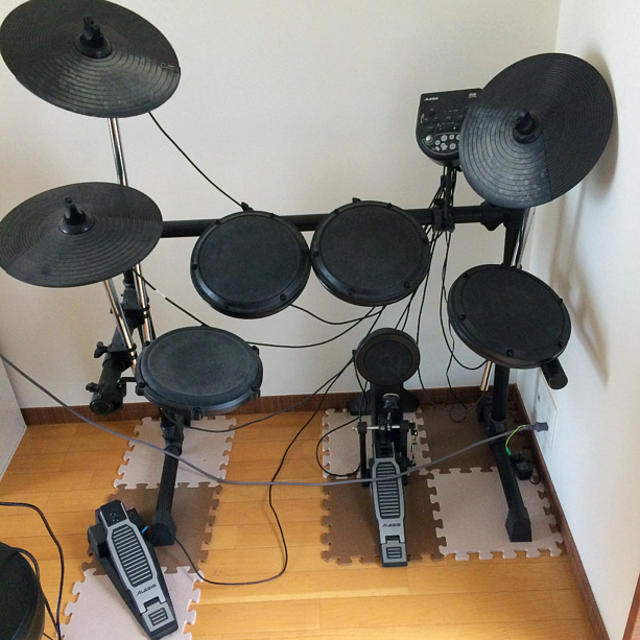 ALESIS 電子ドラム 楽器のドラム(電子ドラム)の商品写真