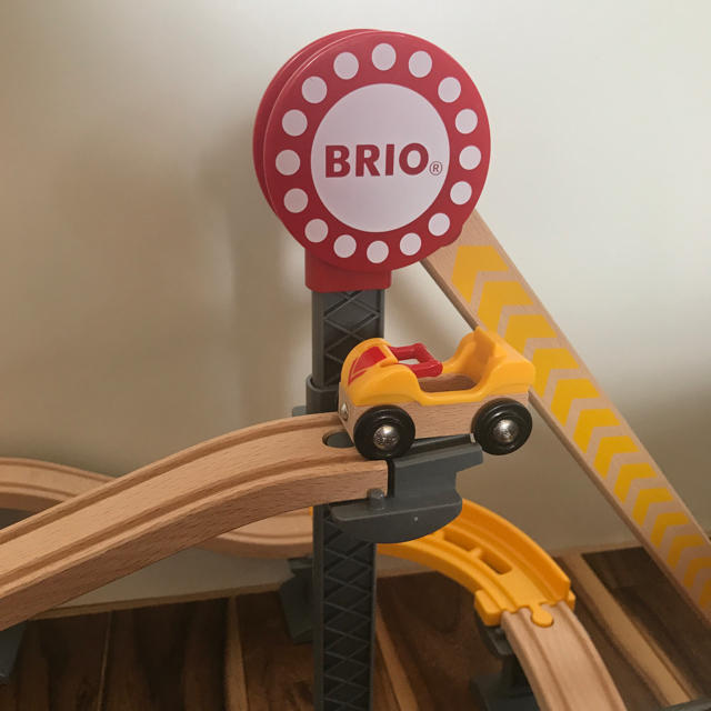 BRIO(ブリオ)の美品BRIOローラーコースター キッズ/ベビー/マタニティのおもちゃ(電車のおもちゃ/車)の商品写真