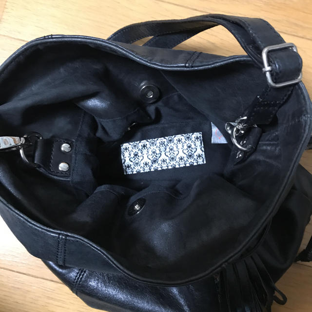 PAPILLONNER(パピヨネ)のパピヨネ 巾着バッグ レザー 黒 レディースのバッグ(ショルダーバッグ)の商品写真