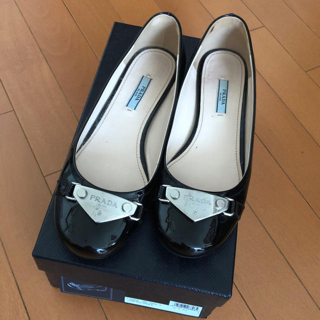 美品  Prada パテント バレエシューズ