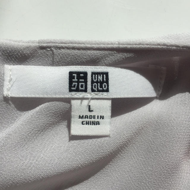 UNIQLO(ユニクロ)のUNIQLO ノースリーブブラウス グレー レディースのトップス(シャツ/ブラウス(半袖/袖なし))の商品写真