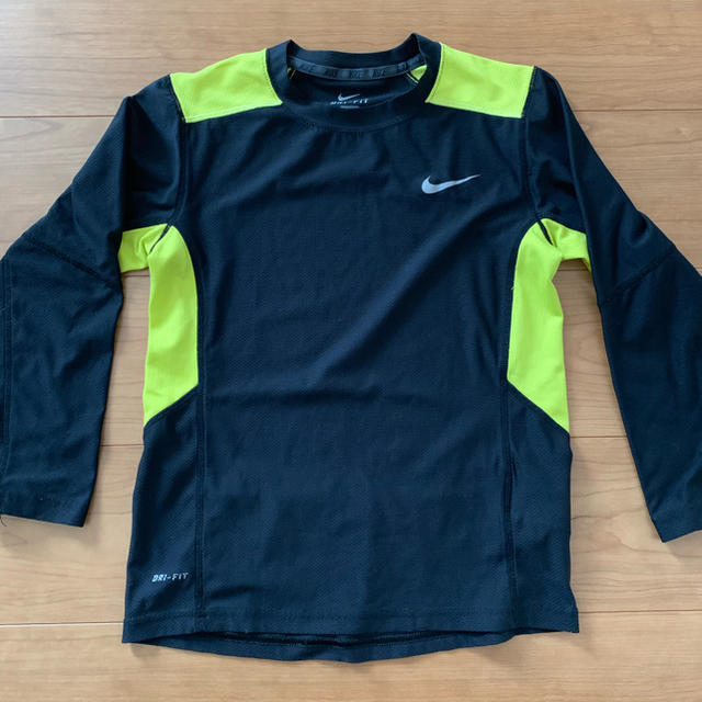 NIKE(ナイキ)のジュニア ナイキ ロングtシャツ 140 キッズ/ベビー/マタニティのキッズ服男の子用(90cm~)(Tシャツ/カットソー)の商品写真