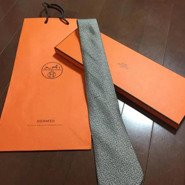 Hermes(エルメス)の【美品】エルメス ネクタイ ブラウン 正規品 メンズのファッション小物(ネクタイ)の商品写真