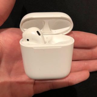 アップル(Apple)のairpods (ヘッドフォン/イヤフォン)