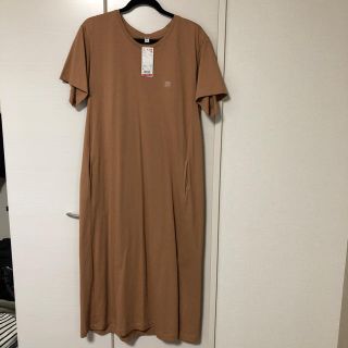 ユニクロ(UNIQLO)の【新品未使用】L 半袖Tシャツマキシワンピース(ロングワンピース/マキシワンピース)