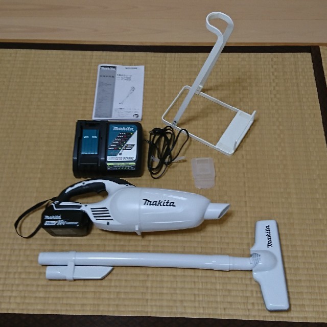 Makita - マキタ 充電式コードレスクリーナー 18V 充電器 スタンド付き makitaの通販 by シンプルライフ's shop