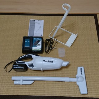 マキタ(Makita)のマキタ 充電式コードレスクリーナー 18V 充電器 スタンド付き makita(掃除機)