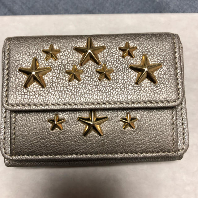 イヴ・サンローラン 人気ロゴチャームネックレス新品 箱 革紐付き イヴ・サンローラン 人気ロゴチャームネックレス新品 箱 革紐付き