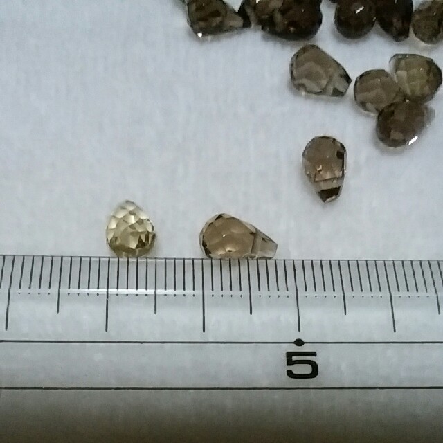 天然石(水晶)ビジュー(24粒)売約済み ハンドメイドの素材/材料(各種パーツ)の商品写真