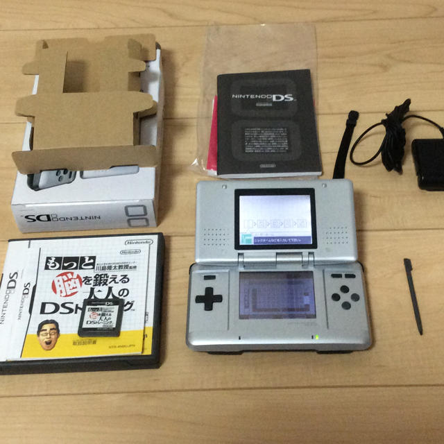 ニンテンドーDS(ニンテンドーDS)のnintendo DS(初代) 脳トレセット エンタメ/ホビーのゲームソフト/ゲーム機本体(携帯用ゲーム機本体)の商品写真