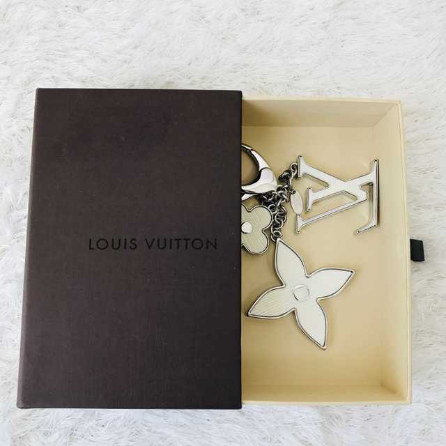 人気カラー☆　Louis Vuitton　バッグチャーム   ホワイトチャーム