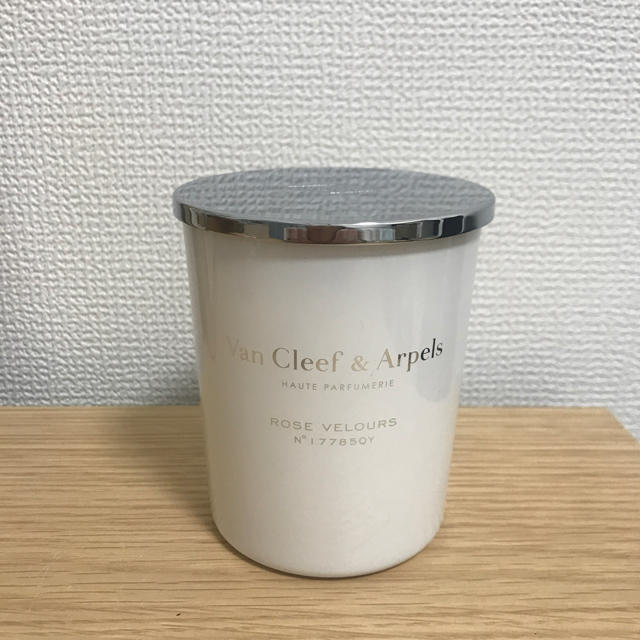 Van Cleef & Arpels(ヴァンクリーフアンドアーペル)の★新品 ヴァンクリーフ&アーペル アロマキャンドル コスメ/美容のリラクゼーション(キャンドル)の商品写真