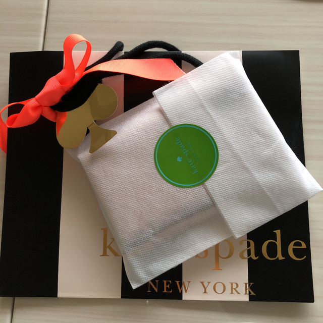 kate spade new york(ケイトスペードニューヨーク)の送料無料！新品 ケイトスペード  iPhone X XS ケース ショッパー付き スマホ/家電/カメラのスマホアクセサリー(iPhoneケース)の商品写真