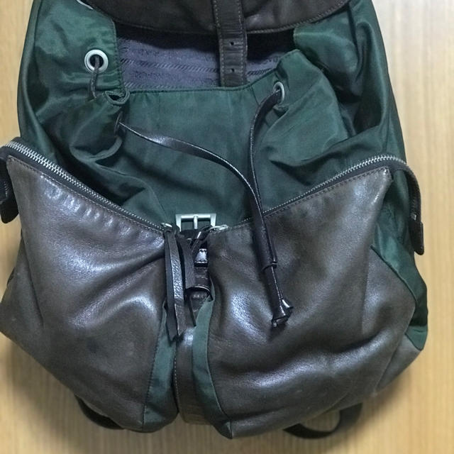 プラダ PRADA ナイロンリュック 希少 革ナイロンタイプ カーキ プラダ PRADA ナイロンリュック 希少 革ナイロンタイプ カーキ