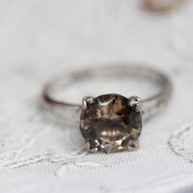 ヴィンテージリング　スモーキークオーツ　昭和レトロな指輪 レディースのアクセサリー(リング(指輪))の商品写真