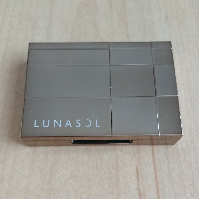 LUNASOL(ルナソル)の限定色LUNASOLチーク コスメ/美容のベースメイク/化粧品(チーク)の商品写真