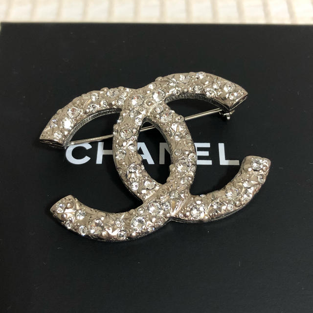 CHANEL(シャネル)のシャネル ブローチ ココマーク ラインストーン レディースのアクセサリー(ブローチ/コサージュ)の商品写真