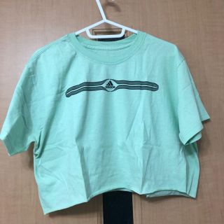 アディダス(adidas)のadidas ショート丈 Tシャツ(Tシャツ(半袖/袖なし))