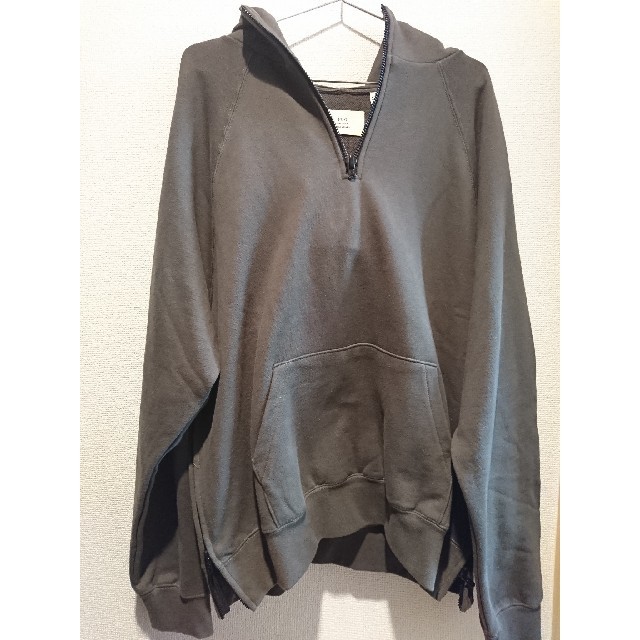 FEAR OF GOD(フィアオブゴッド)のfog essentials half zip hoodie M パーカー メンズのトップス(パーカー)の商品写真