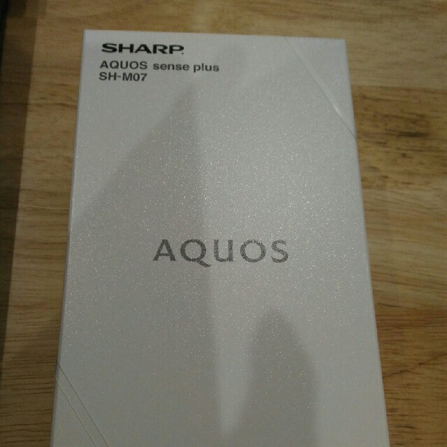 SHARP AQUOS sense plus SH-M07 ホワイトスマートフォン本体