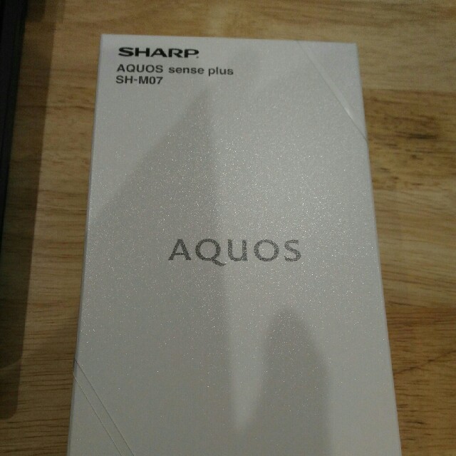 SHARP AQUOS sense plus SH-M07 ホワイトスマートフォン/携帯電話