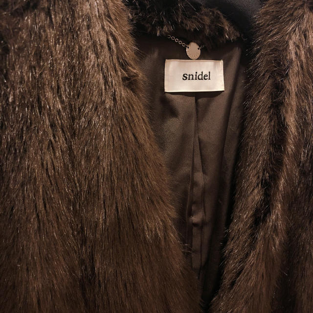 SNIDEL(スナイデル)のsnidel ミドルエコファーコート レディースのジャケット/アウター(毛皮/ファーコート)の商品写真