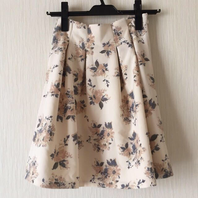 MERCURYDUO(マーキュリーデュオ)のMERCURYDUO 花柄 スカート レディースのスカート(ミニスカート)の商品写真
