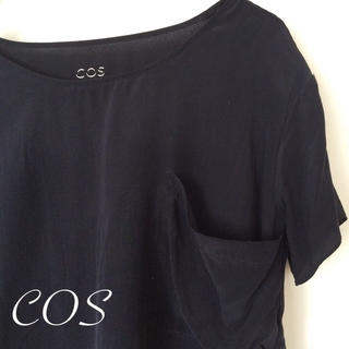コス(COS)のCOS シルクTトップス(シャツ/ブラウス(半袖/袖なし))