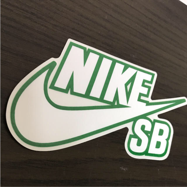 NIKE(ナイキ)の【縦7.8cm横15.3cm】NIKE SB ステッカー 自動車/バイクのバイク(ステッカー)の商品写真