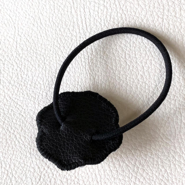 《No.51》ビーズ刺繍 ヘアゴム 【パール・ピンクゴールド】ハンドメイド  ハンドメイドのアクセサリー(ヘアアクセサリー)の商品写真