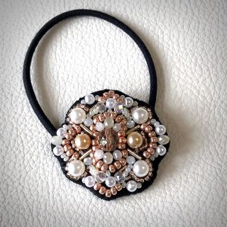 《No.51》ビーズ刺繍 ヘアゴム 【パール・ピンクゴールド】ハンドメイド (ヘアアクセサリー)