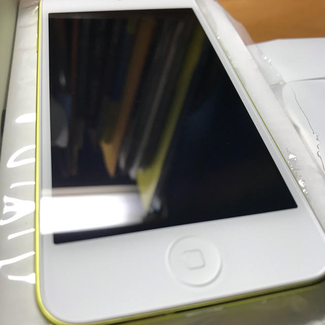 iPod touch(アイポッドタッチ)のまっつん様専用 美品 iPod touch 64GB 第5世代 イエロー スマホ/家電/カメラのオーディオ機器(ポータブルプレーヤー)の商品写真