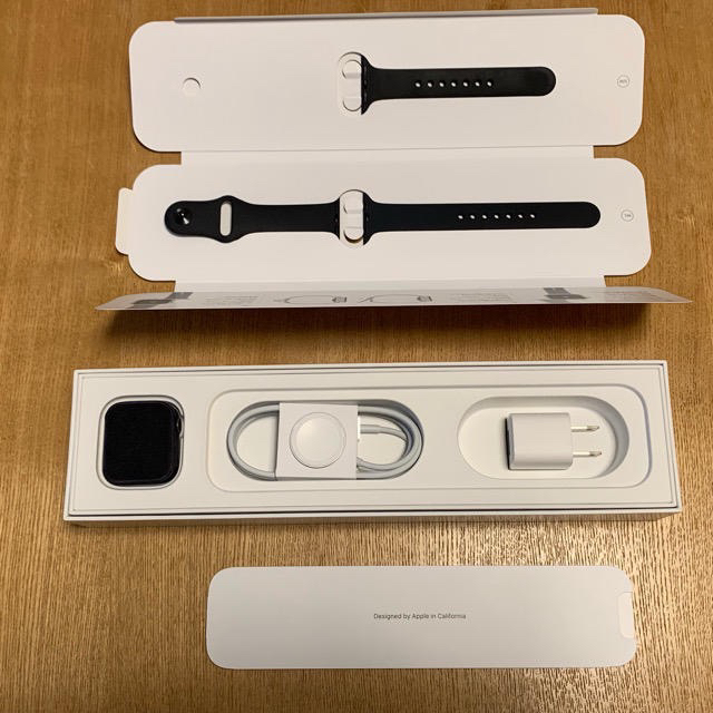 Apple Watch(アップルウォッチ)のApple Watch Series 4 40mm (保護ケース付き) メンズの時計(腕時計(デジタル))の商品写真