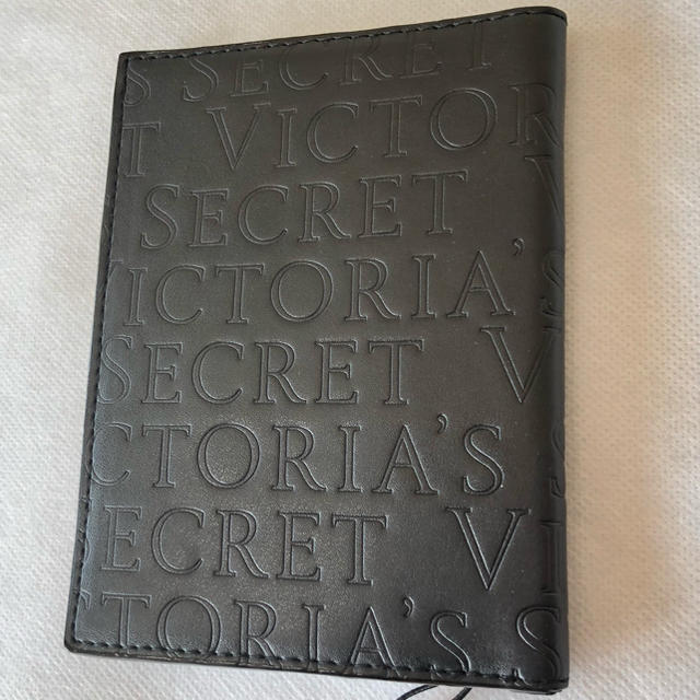 Victoria's Secret(ヴィクトリアズシークレット)のヴィクトリアシークレット パスポートケース 新品未使用 レディースのファッション小物(パスケース/IDカードホルダー)の商品写真
