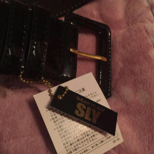 SLY(スライ)のSLY 黒エナメル ベルト レディースのファッション小物(ベルト)の商品写真