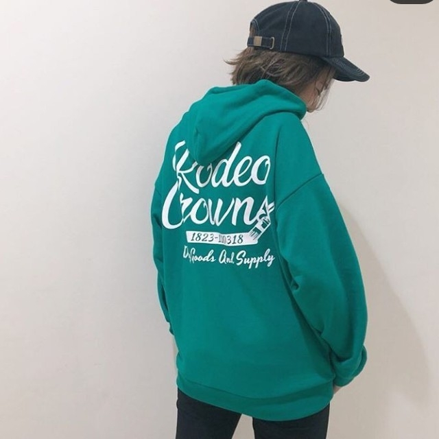 RODEO CROWNS WIDE BOWL(ロデオクラウンズワイドボウル)の今期新作✩RODEO CROWNS✩RCWB✩PAINT WORKS パーカー
 レディースのトップス(パーカー)の商品写真