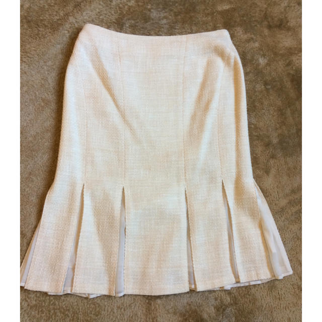 自由区(ジユウク)の未使用に近い 自由区 ツイード スカート レディースのスカート(ひざ丈スカート)の商品写真