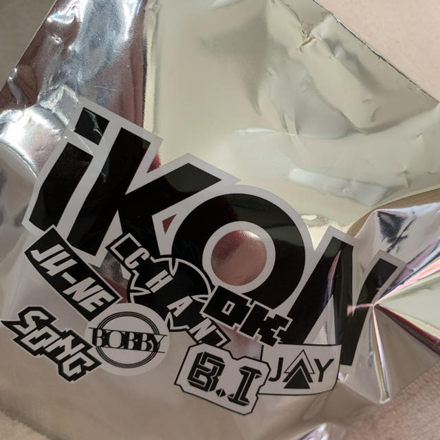 iKON(アイコン)のiKON ☆ラバーバッジ→B.I ハンビン エンタメ/ホビーのタレントグッズ(アイドルグッズ)の商品写真