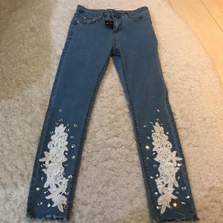 ユメテンボウ(夢展望)の新品タグ付き レース刺繍ビジュー付き切りっぱなしスキニーデニム(スキニーパンツ)