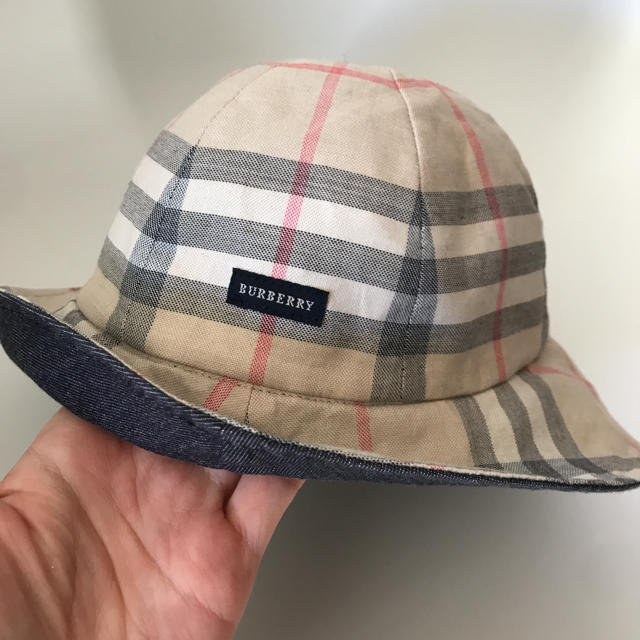 BURBERRY(バーバリー)の美品 バーバリー リバーシブル帽子  キッズ/ベビー/マタニティのこども用ファッション小物(帽子)の商品写真