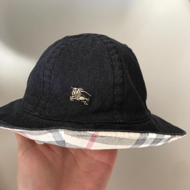 BURBERRY(バーバリー)の美品 バーバリー リバーシブル帽子  キッズ/ベビー/マタニティのこども用ファッション小物(帽子)の商品写真